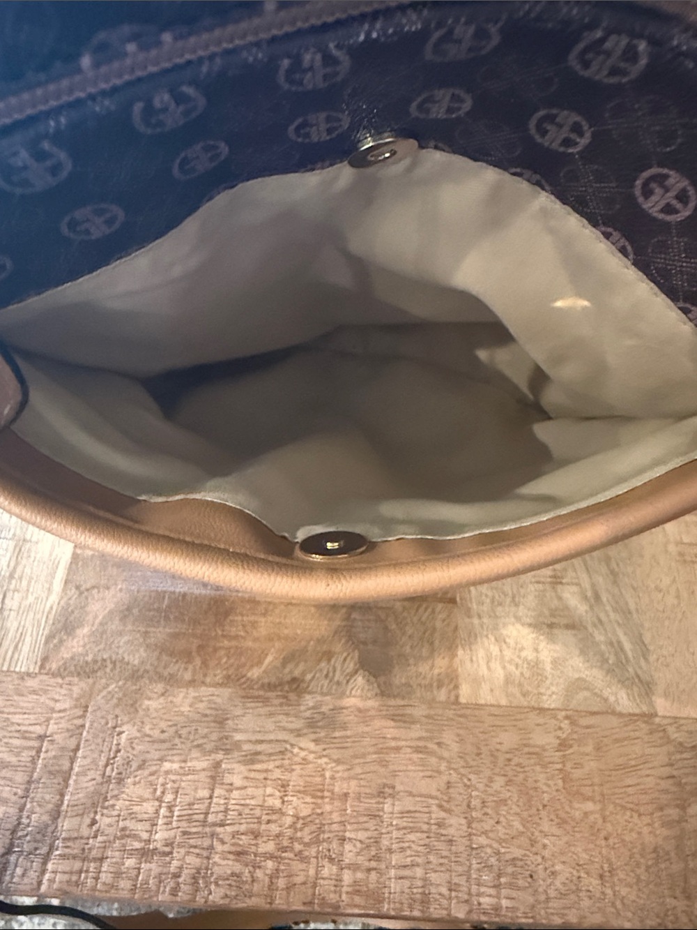 Giani Bernini Brown, White and Green Festive Winter Scene Crossbody Bag - Picture 7 of 8